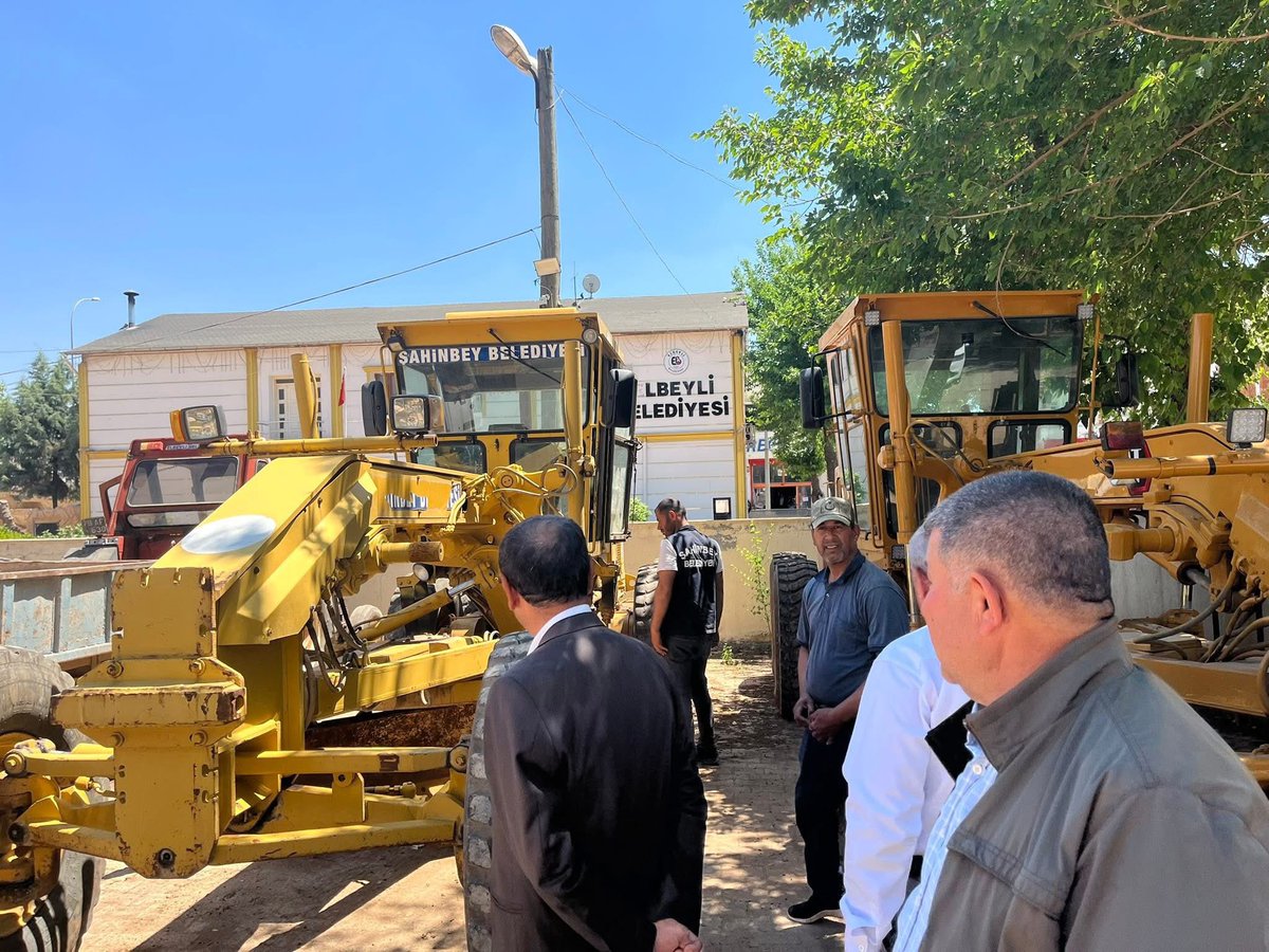 ARAÇ FİLOMUZU GENİŞLETMEYE DEVAM EDİYORUZ.

Araç filomuza yeni araçlar eklemeye devam ediyoruz.

Belediyemiz hizmetlerinde kullanılmak üzere 
2️⃣Greyder
1️⃣Arasöz su tankeri
1️⃣Damperli kamyon 
2️⃣Silindir
araç daha eklemiş olduk. 

İlçemize ve vatandaşlarımız hayırlı olsun.