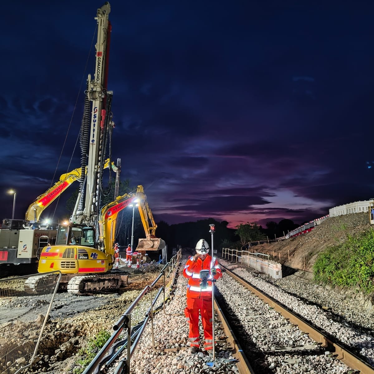 🚉We've completed the next stage of work for the new Okehampton Interchange station in Devon

🏗️25 bored piles were driven 12 metres into the ground to support the new platform, bridge and lift

🌉The next stage sees the bridge and lift shaft lifted into place in the autumn