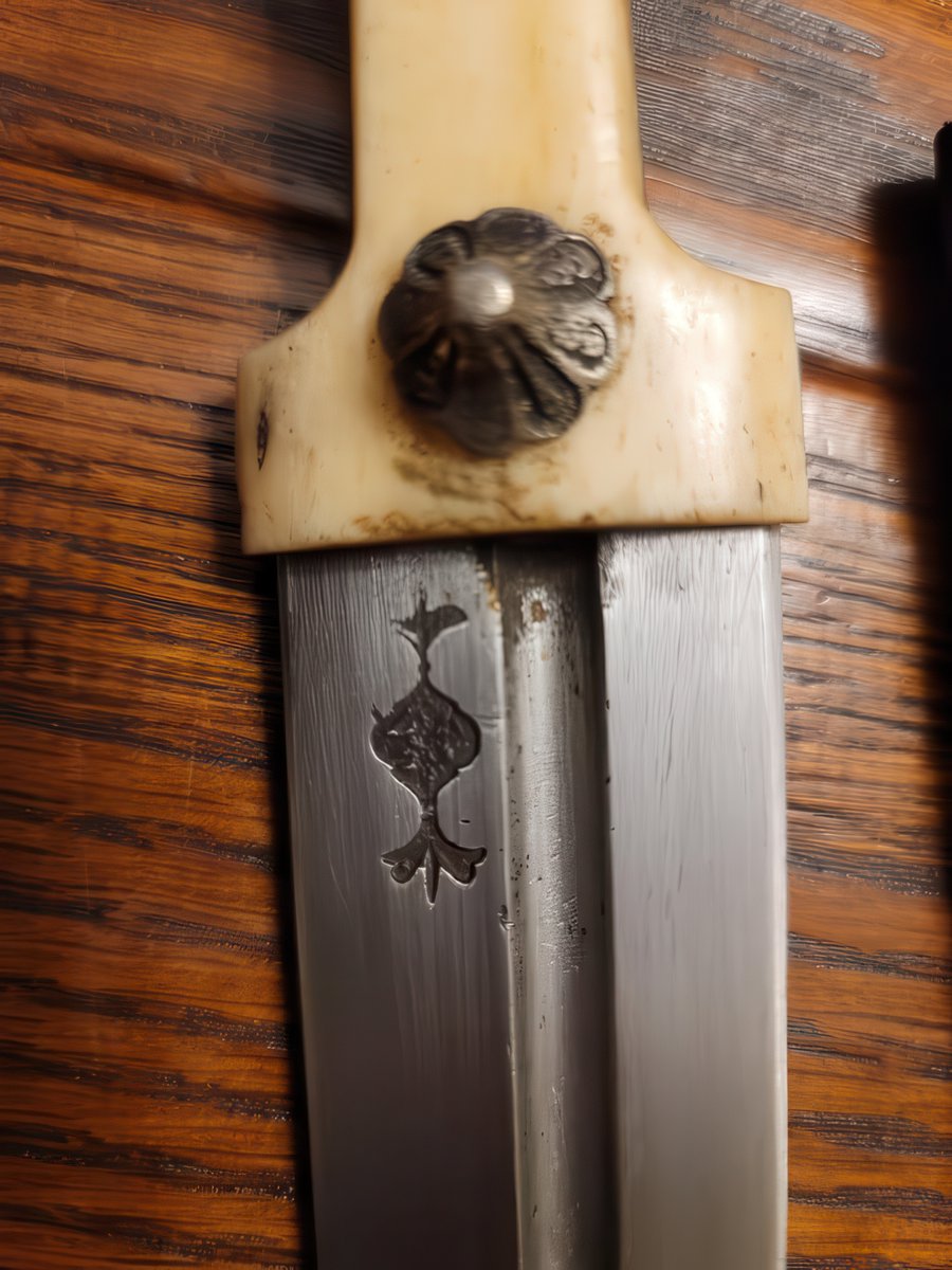 MitsArt3d's tweet photo. How are you, gentlemen? And I share references on Materials and textures. "Edged weapons" Batch No.30 #EnvironmentArt #Texture #3d #gamedev #3dart #gamedevelopment #material #metal #wornmetal #reference #steel #Rust #edgedweapons #weapon #sword #knife #blade #weapons https://t.co/isOiKb2E8T