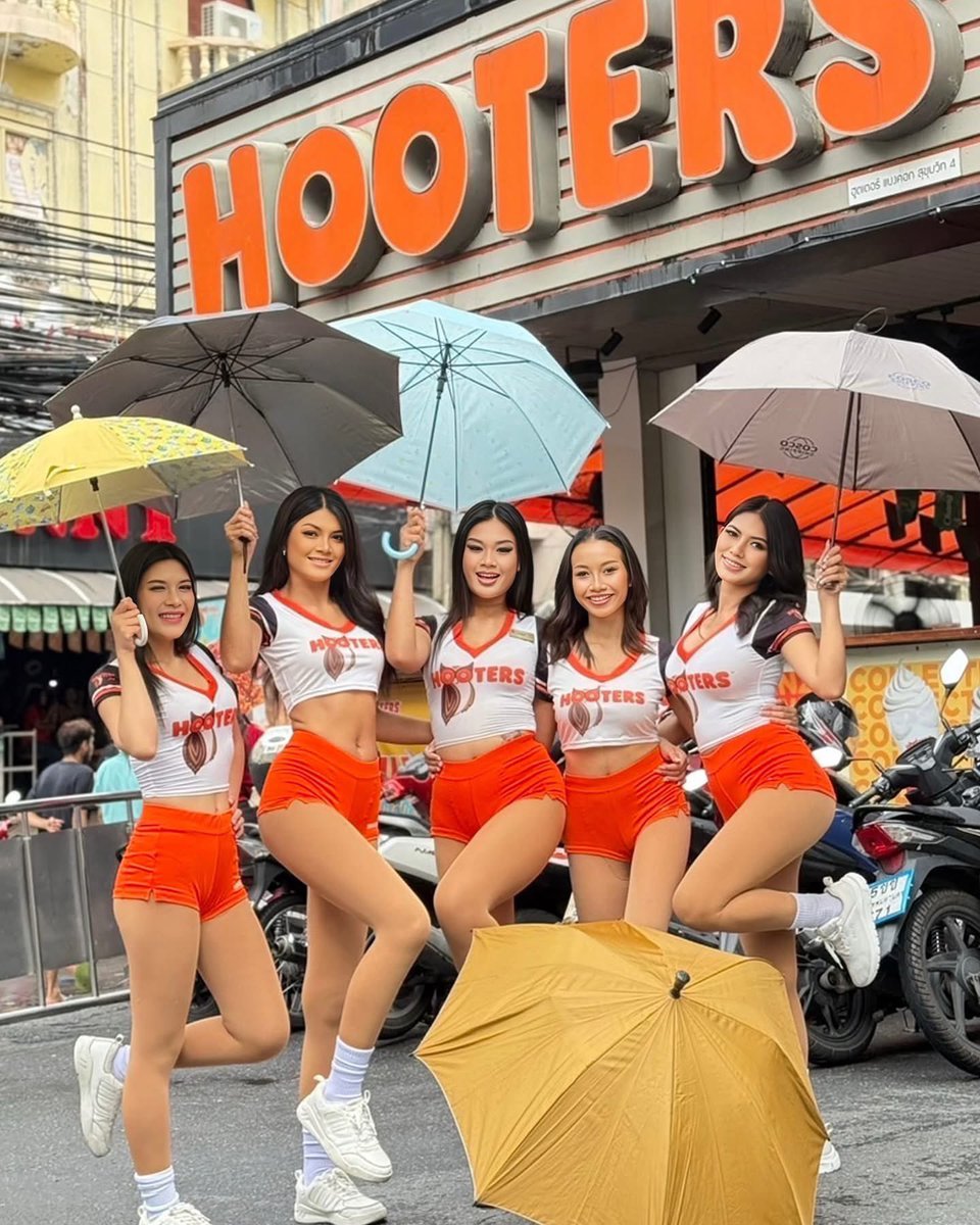 ChromeCrumpet's tweet image. Hey, boys, don't let the rain stop you from visiting Hooters Nana Soi 4 and Hooters Phuket! ☔️
#Hooters