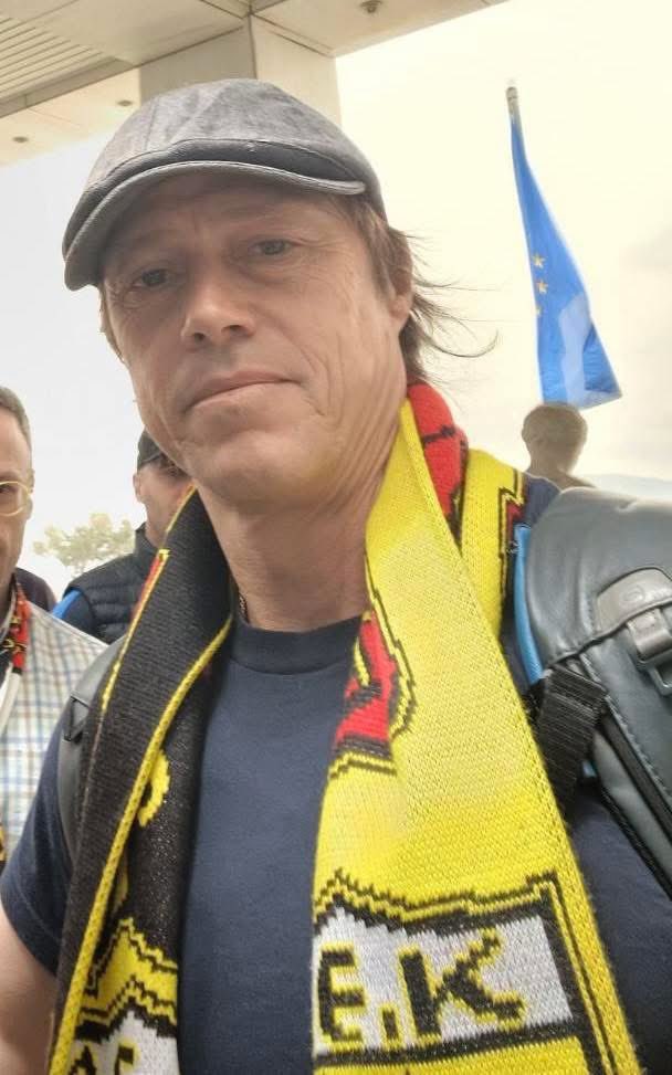 Δεν χρειάζεται να γράψουμε τίποτα.
Μόνο τα δάκρυα στα μάτια σου φτάνουν.
Δεν μπορώ να πιστέψω ότι υπάρχει άνθρωπος που αγαπάει την ΑΕΚ και βρίζει αυτόν τον άνθρωπο πραγματικά. 
Εις το επανιδείν αδερφέ μας.