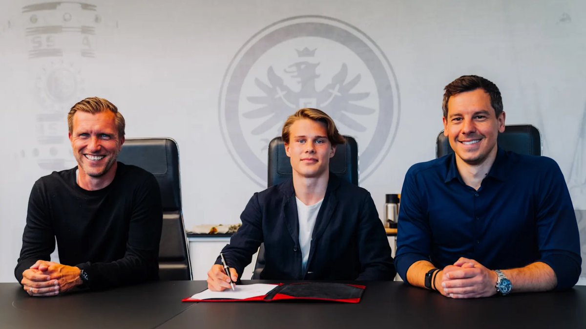 🚨🏁 Now official: Love Arrhov will become a new player of Eintracht Frankfurt from 1 January 2026!

The 16-year-old midfielder has signed a long-term contract. 

Another top talent for #SGE. 🇸🇪