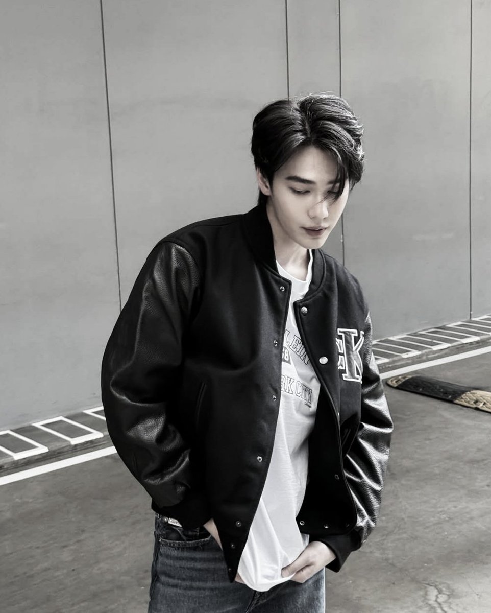 bxagas's tweet image. ︎︎ ︎︎︎ ︎︎︎ ︎
Hair? Effortless. Jacket? Stolen hearts. Mood? Somewhere between “don’t talk to me” and “say that again, but slower.” I don’t need to try hard, this energy does the heavy lifting.
︎︎ ︎︎︎ ︎︎︎ ︎