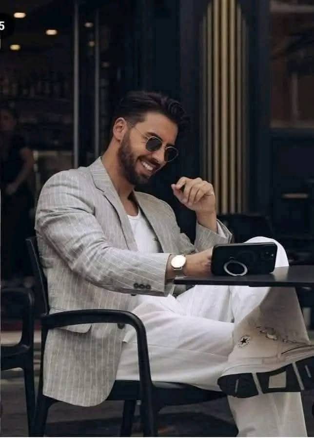 مرحباً، أتمنى لك مساءا يشبهك،افتح الكاميرا الأمامية حالاً،
لترى جمال هذا المساء ..🙂