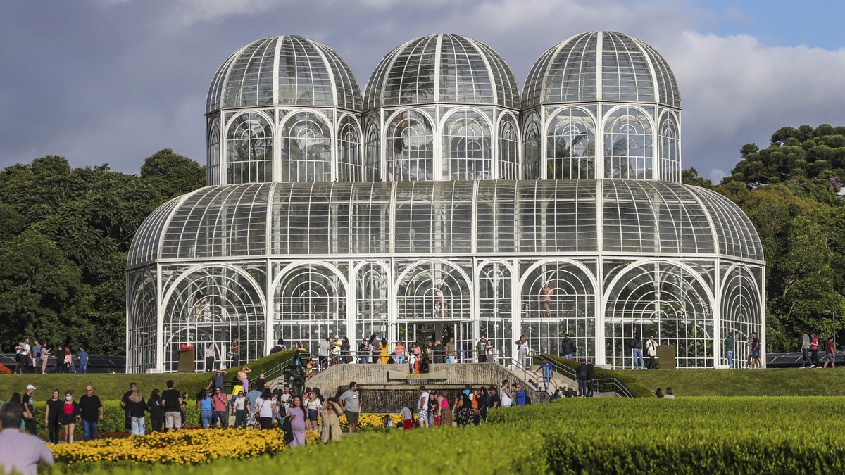PauloMob's tweet photo. Qual estufa de Jardim Botânico é a mais bonita? A de Curitiba ou a de Sorocaba? https://t.co/nGZDkr7oHf