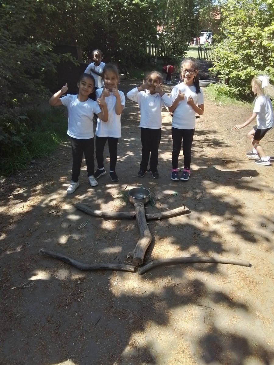 MrsBrennan4's tweet photo. We've been creative in our outdoor learning space. @_MissHanif https://t.co/PDpGiu1MUd