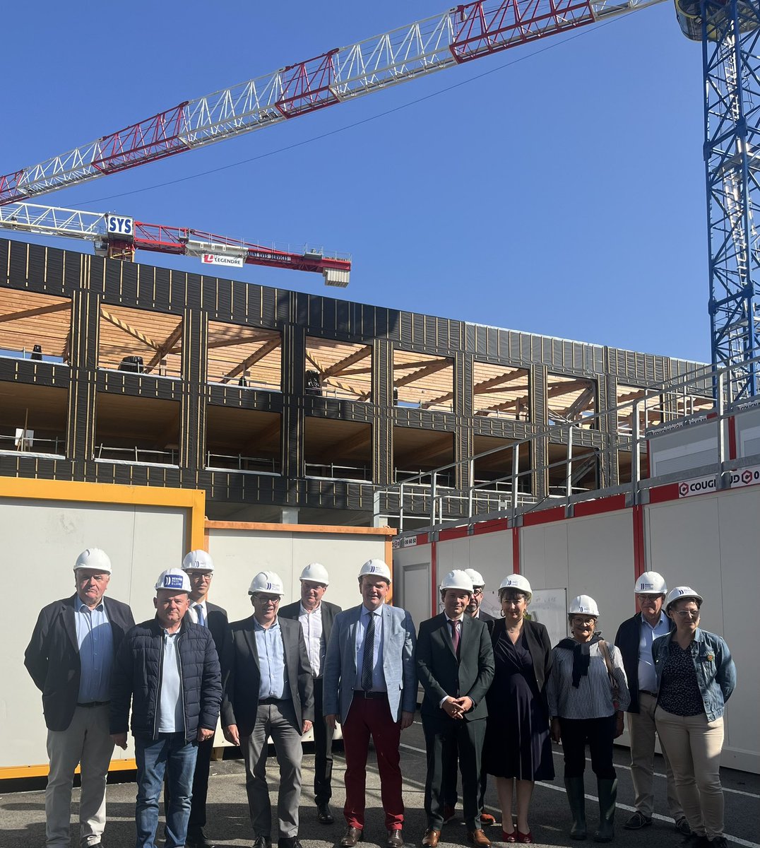 AndreMARTIN126's tweet image. Dans un an @paysdelaloire réceptionnera un nouveau lycée à #StPhilbertdeGrandlieu - une construction exemplaire sur le plan énergétique et environnemental dont nous avons découvert l’état d’avancement ce matin @JohannBoblin @SandraImperiale Stephan Bauge @AimerAgirPDL