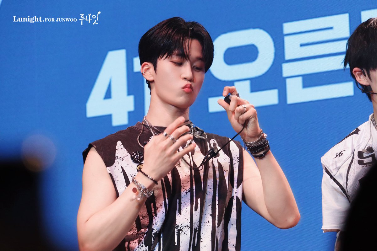 Lunight_0921's tweet photo. 250509 Breeze Night

귀여워….귀여워….귀여워ㅜㅜ

#루네이트 #LUN8 #준우 
#JunWoo #JUN 
#쭈누 #ルネイト #沈晙佑 
#深晙佑 #크레용준우짱 #이건쭌봐 https://t.co/FaDHDquT50