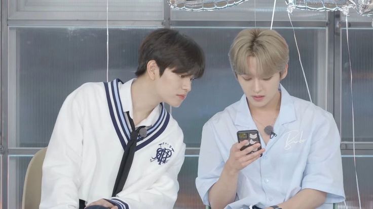 #승밍 
게이유튜버 슨믽 믾오
어제 올라온 따끈따끈한 새 영상
[구독자 분들의 끊이지 않는 요청으로 빼빼로 게임 합니다... 부제: 김슨믽 이 미친놈]