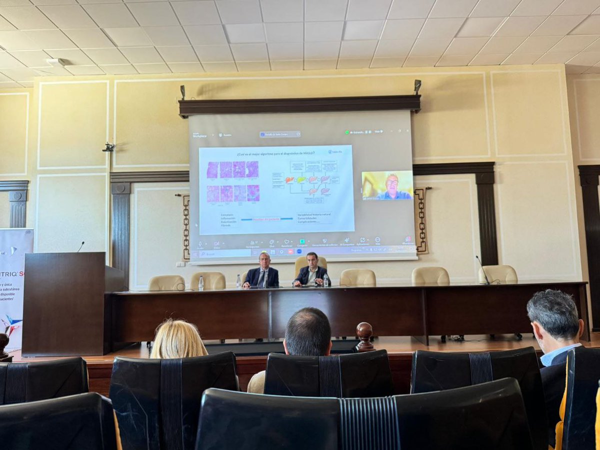 sapdes's tweet photo. Estamos celebrando las #24jornadasavanceshepatologia, organizadas por la @InfoUMA con el aval de la #SAPD. Un encuentro de alto nivel científico que reúne a expertos para debatir los últimos avances en la especialidad. ¡La Hepatología andaluza, en forma! 🔬📚
 @_ibima @HUVV_SAS https://t.co/OUX5uF8bD4