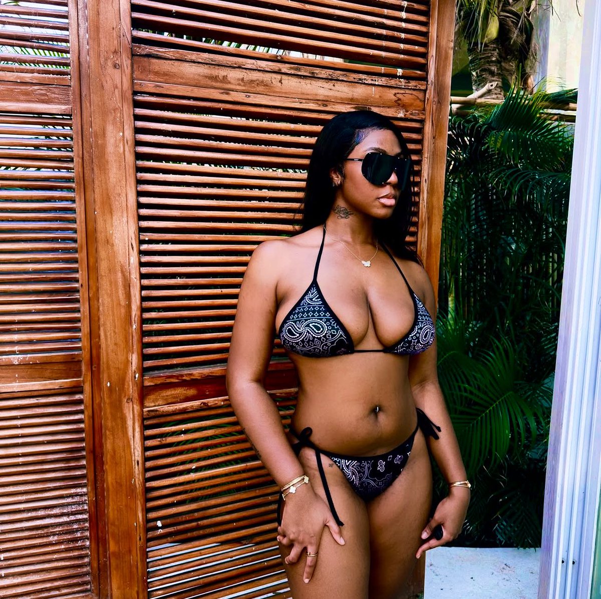 YOKODADON's tweet photo. Wearing your own brand on holiday>>> @pleasurefalls https://t.co/wf65t45q4k 💕 https://t.co/qHrjvBLpDR