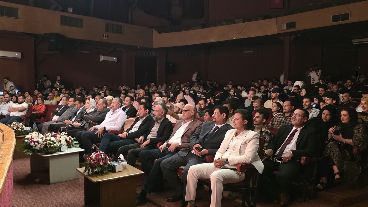 "البحر يتكلم عربي" لم يكن عنوانا عابرا بل تألق يمني على خشبة المسرح المصري،أثبت من خلاله المخرج والممثلون جدارة في نقل رسالة هادفة وملامسة لهموم وطن بأكمله،
المسرح متنفس الشعوب ورائد ثقافتها ووعيها والوطن بحاجة لإحيائه من جديد .
#الدبلوماسية_الثقافية 
#البحر_يتكلم_عربي 
#بحاح