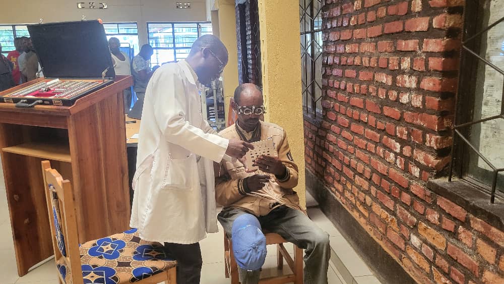 Kibuye Referral Hospital (@kibuyerh) on Twitter photo Muri gahunda yo kumenyekanisha ibikorwa by'ibitaro, kuri uyu wa 15/05/2025, twaganiriye n'abamotari bakorera mu mugi wa Bwishyura kuri services zitangirwa muri <a href="/KibuyeRH/">Kibuye Referral Hospital</a>.
Nyuma y'ibiganiro abitabiriye bapimwe amaso, isukari n'umuvuduko w'amaraso ku buntu. Muri gahunda yo kumenyekanisha ibikorwa by'ibitaro, kuri uyu wa 15/05/2025, twaganiriye n'abamotari bakorera mu mugi wa Bwishyura kuri services zitangirwa muri <a href="/KibuyeRH/">Kibuye Referral Hospital</a>.
Nyuma y'ibiganiro abitabiriye bapimwe amaso, isukari n'umuvuduko w'amaraso ku buntu.
