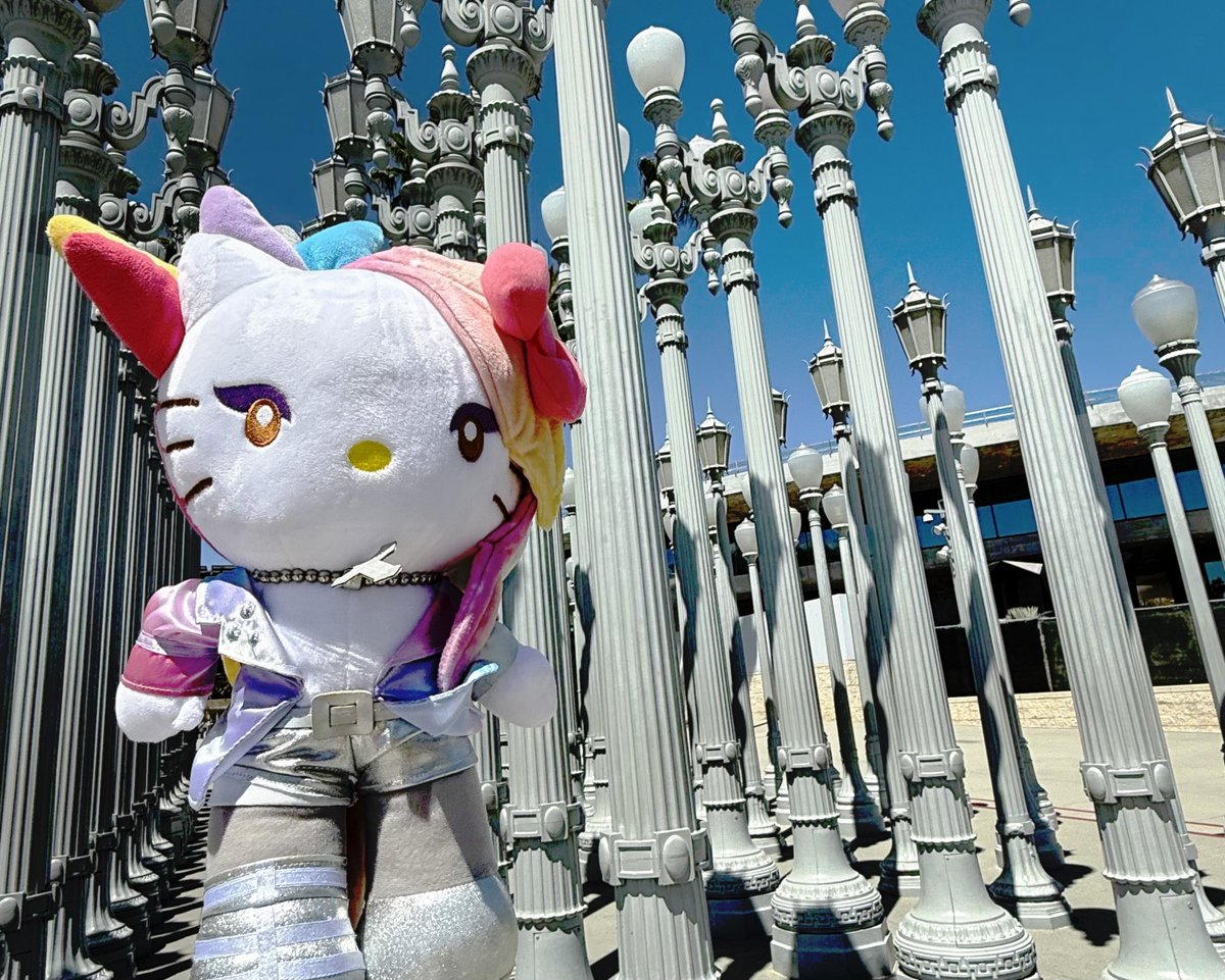 yoshikitty's tweet photo. #WheresYoshikitty?⭐
There's still time to support #yoshikitty from wherever you are! Please vote EVERY DAY from all your devices until May 25!  

https://t.co/Ooiqmgc3qp

@YoshikiOfficial

#HelloKitty x #YOSHIKI #TeamYoshikitty #チームyoshikitty #Sanrio #SanrioCharacterRanking #LACMA