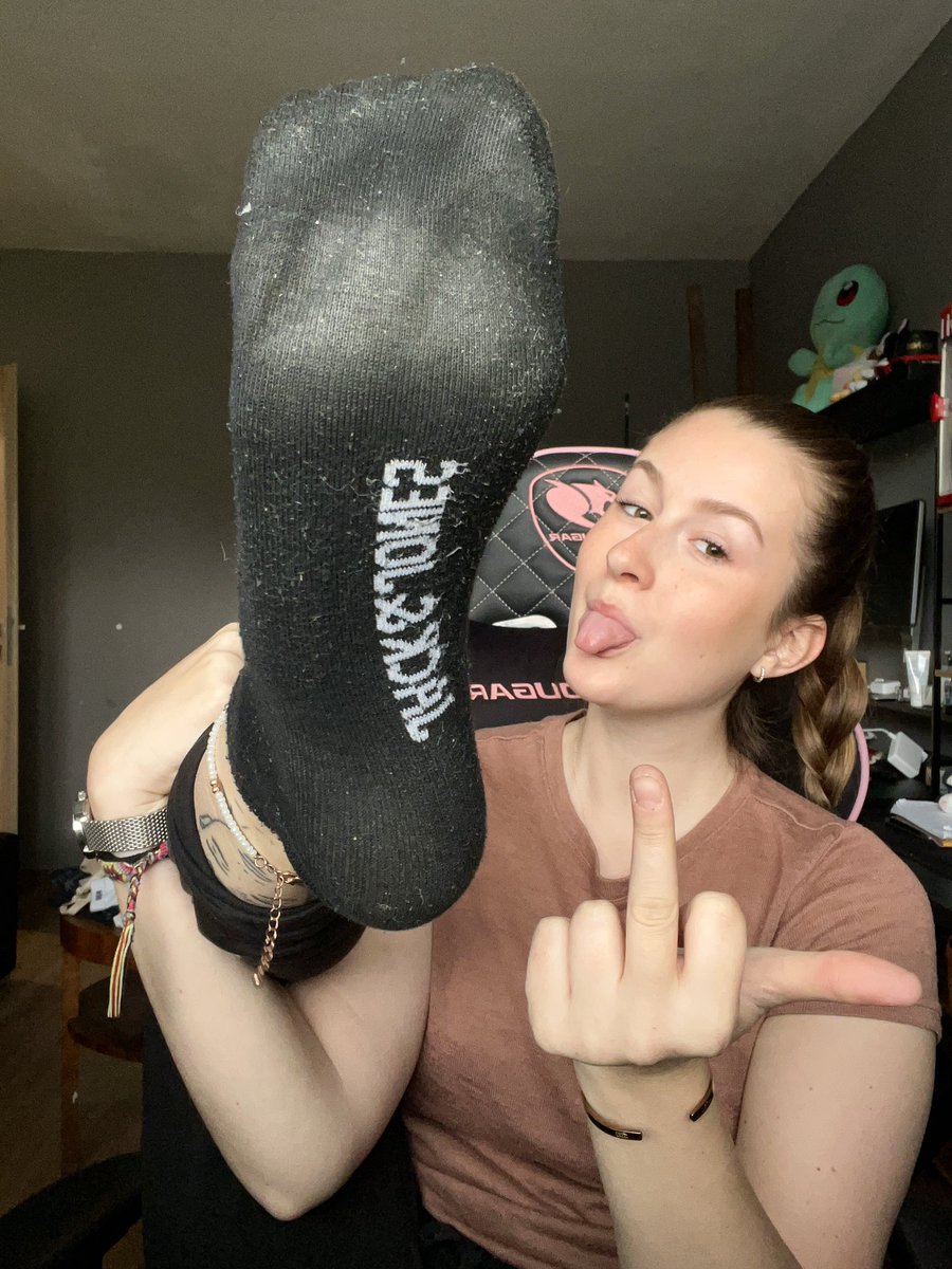 Daya_Bae14's tweet photo. 🚨Jack&amp;Jones worn socks available 🤤
Dirty 7/10
Smell 10/10
8days worn (working 8hours a day in them) 
Smells like 💀🧀
If you are interested Dm me 😍 https://t.co/nkSJlMpdkW