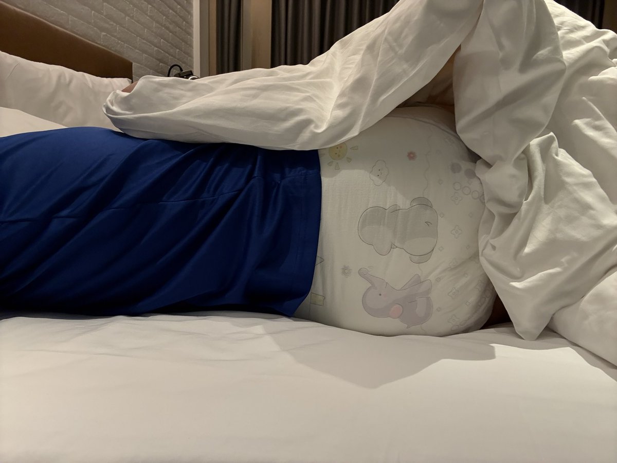 在飯店要穿好尿布！

Padded in the hotel

#尿布 #ABDL