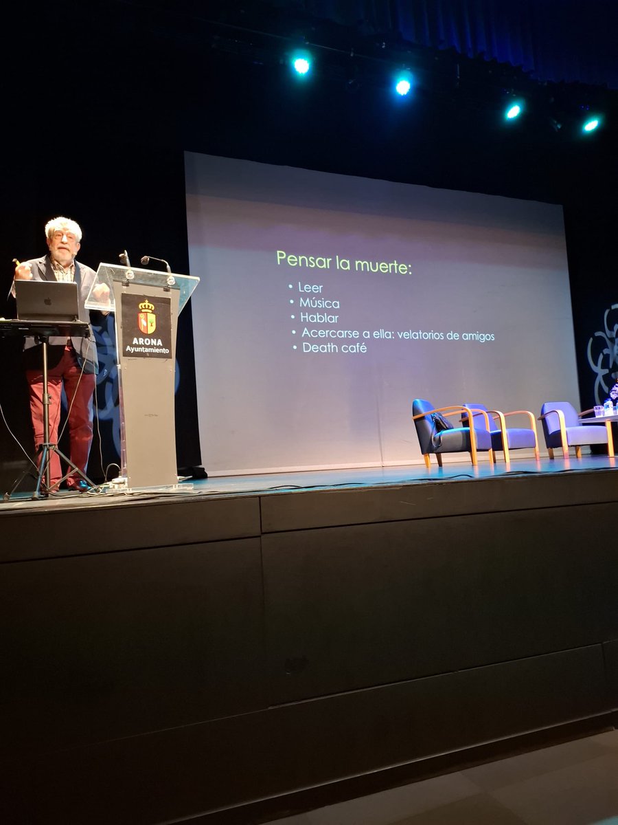 nosomosde2a's tweet photo. Lección de vida escuchando al Dr. Marcos Gómez Sancho exponer su ponencia “¿se puede aprender a morir bien? 
#sembrandocuidados #nosomosdesegunda #aronacuida #nsds https://t.co/1SswrmLRxh