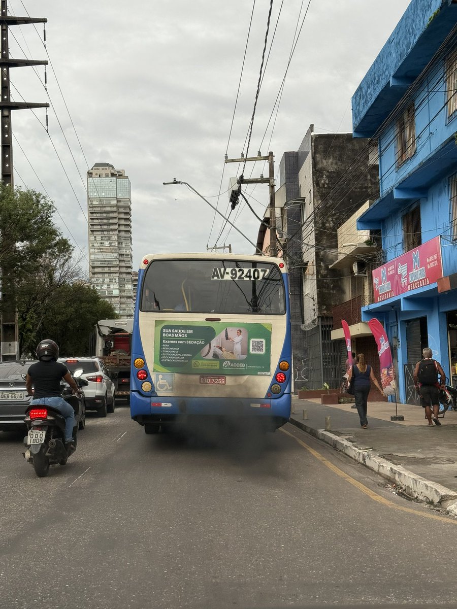urububelem's tweet photo. Sem condições de Belém querer receber a COP30 para debater mudanças climáticas se a frota de ônibus tá nessa situação.
@prefeiturabelem @igornormando @helderbarbalho @GovernoPara @BelemCitty @belematualidade @belemeuamo https://t.co/jN4YF2UU3U