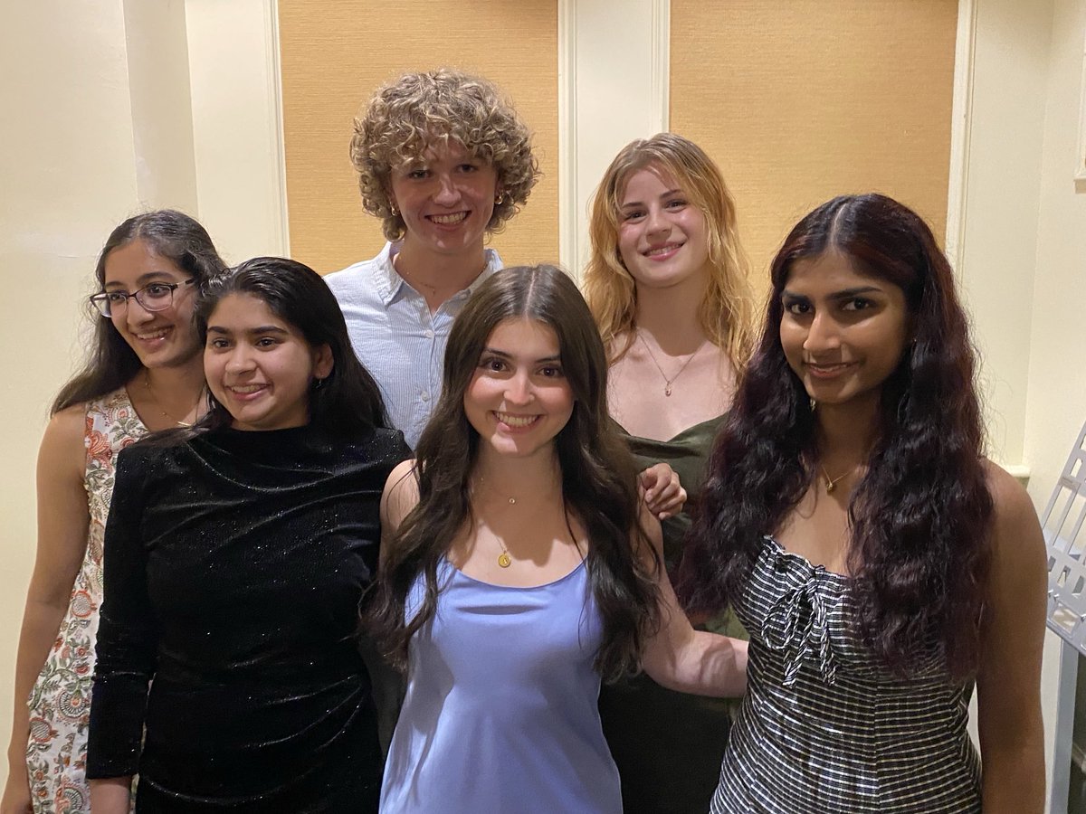 A joy to recognize academic excellence with these students last night! Thank you North Shore Chamber of Commerce! GO HORNETS!💚💛