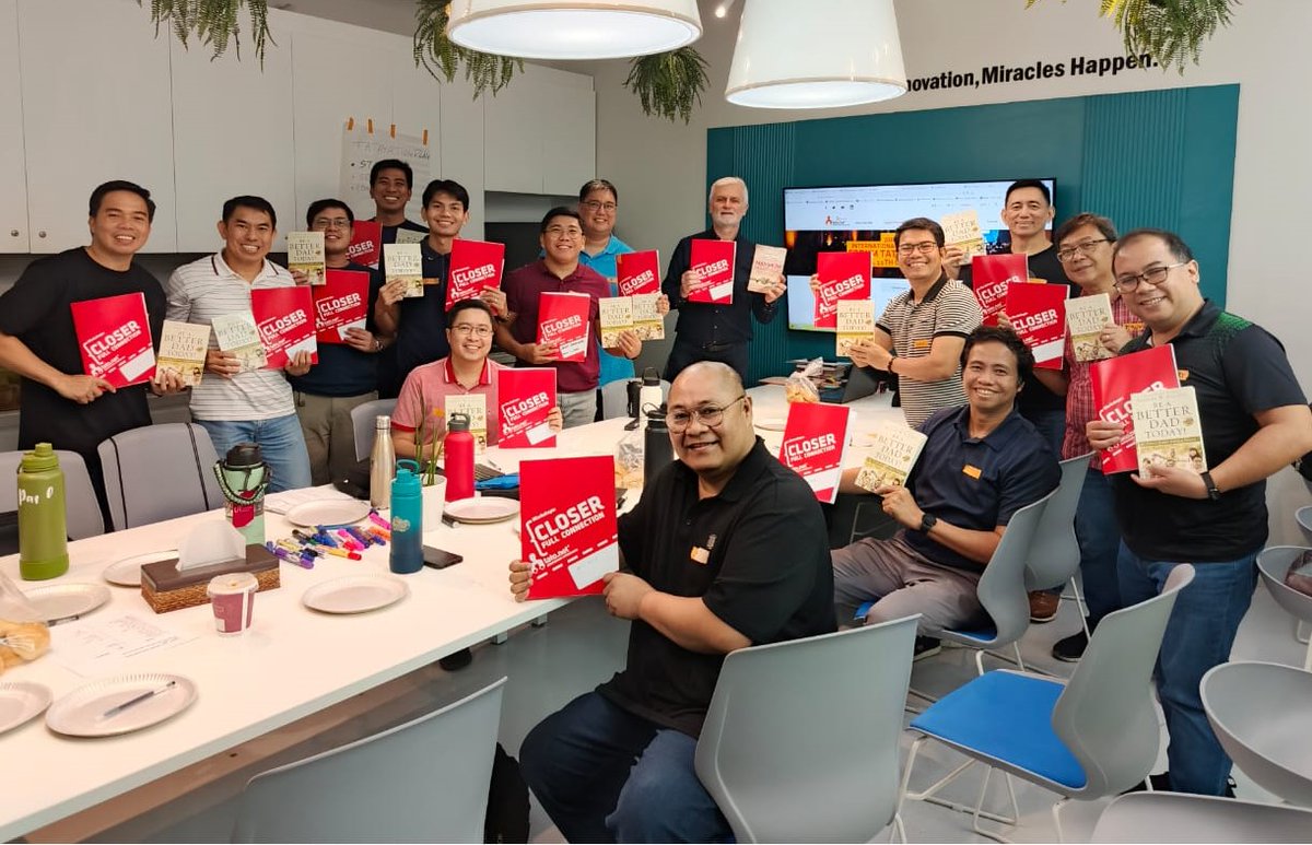 darekcupial's tweet photo. 📍Manila | First #TatoNet Fatherhood Workshop in Asia 🇵🇭 🛠️ Where faith, innovation, and fatherhood met — miracles happened.
👨👧👦 Because when fathers - TATAY change, families do too. #TatoNet #WorkshopCloser #FathersClub #FatherhoodMatters more➡️ https://t.co/X9UltoZT76 https://t.co/rBTtczzrou