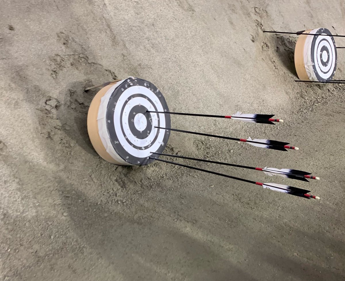 弓道を初めて1年8ヶ月🔰

人生3回目の皆中(4本中4本当)です。
何度当てても、爽快感は錆びません。

弓道の好きなところは、他人と競わなくていいところ。とことん自分と向き合えるところ。