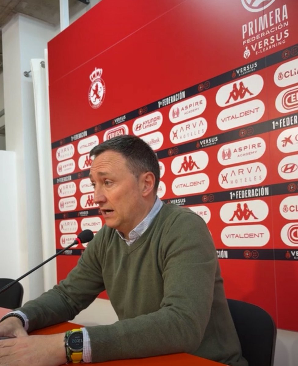 supercarlosleon's tweet photo. Raúl Llona, entrenador de la @CyDLeonesa : "Vamos a Ponferrada para ganar el partido y conseguir el objetivo del ascenso".
#culturalleonesa #sdponferradina #sdponferradinaculturalleonesa #daniyjose #embutidosrodriguez #supercarlosgarcia #alsa #restauranteluniega https://t.co/nhOgv2xj72
