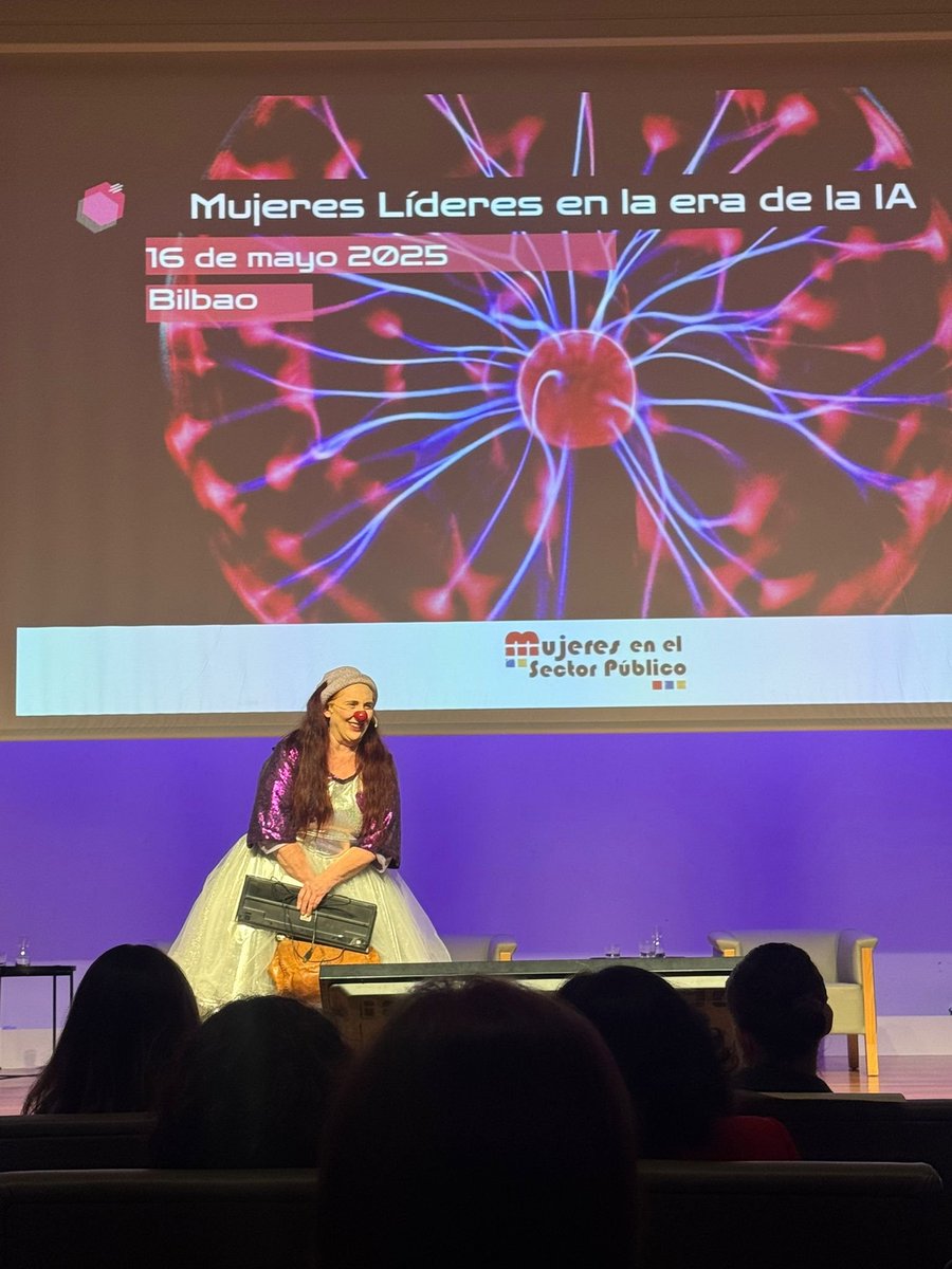 Mujeres en el Sector Público (@mujeressp) on Twitter photo Clownclusiones de la mano de Virginia Imaz
¿Eres mandona o lideresa? Así irrumpe <a href="/virginiaimaz/">Virginia Imaz Quijera</a> y hace que empiece a reir el auditorio del #CongresoMSP25 con su ingenio, humor y creatividad. Clownclusiones de la mano de Virginia Imaz
¿Eres mandona o lideresa? Así irrumpe <a href="/virginiaimaz/">Virginia Imaz Quijera</a> y hace que empiece a reir el auditorio del #CongresoMSP25 con su ingenio, humor y creatividad.