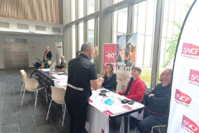 SNCF VOYAGEURS proche du personnel et des patients du groupe Courlancy ! Nous étions présents les 13/14 mai à la polyclinique Bezannes et serons présents le 22 mai à la clinique des Bleuets pour présenter les offres de mobilité TER FLUO GRAND EST!
<a href="/ArnaudRobinet/">Arnaud Robinet</a> <a href="/DominiquePotar/">POTAR Dominique</a>