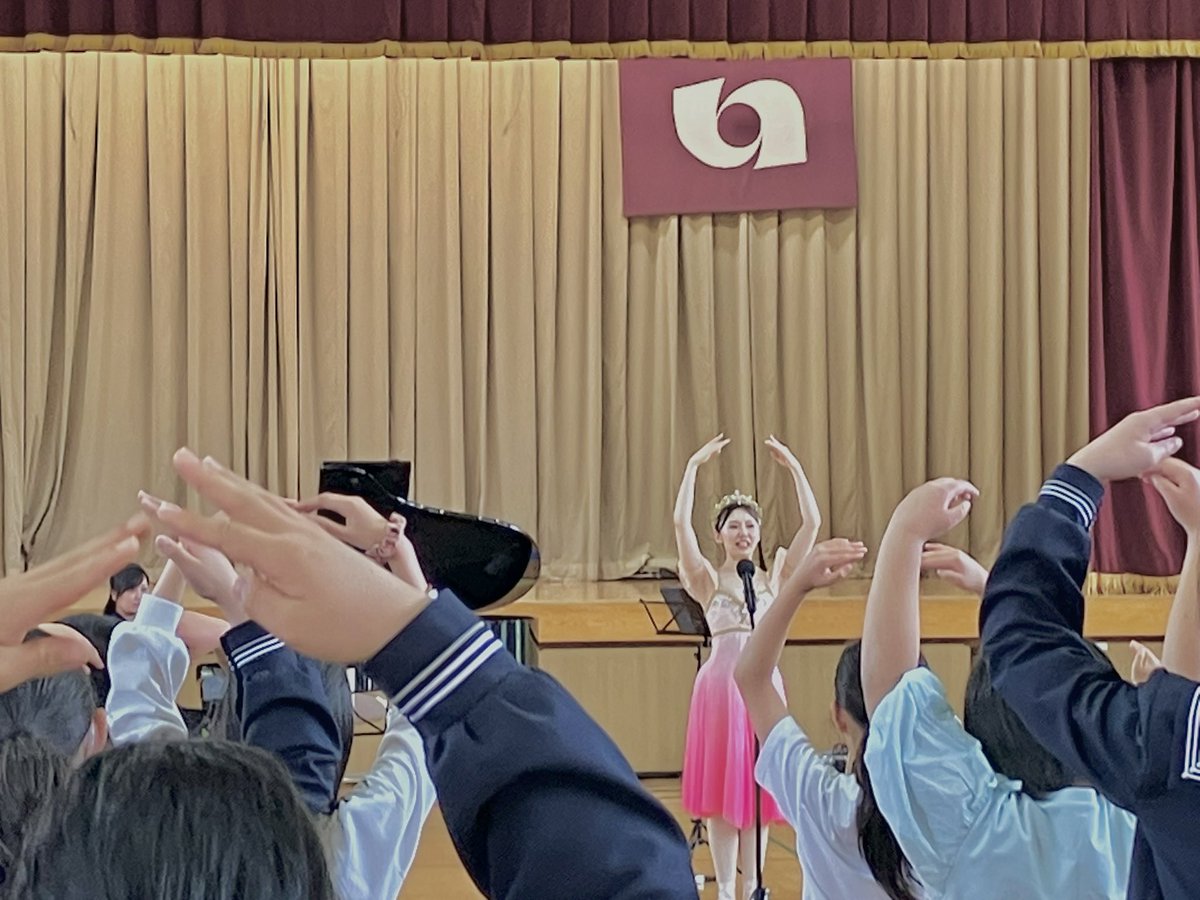 koriyama_sym's tweet photo. 【学校公演スタート】
今年度の学校公演が始まりました！
本日の公演も、子どもたちのキラキラした表情に、私たちも元気をもらいました✨
音楽が心に残る体験になりますように。

#郡山交響楽団 #文化庁 #学校公演 https://t.co/Ny5Fr1jPVw