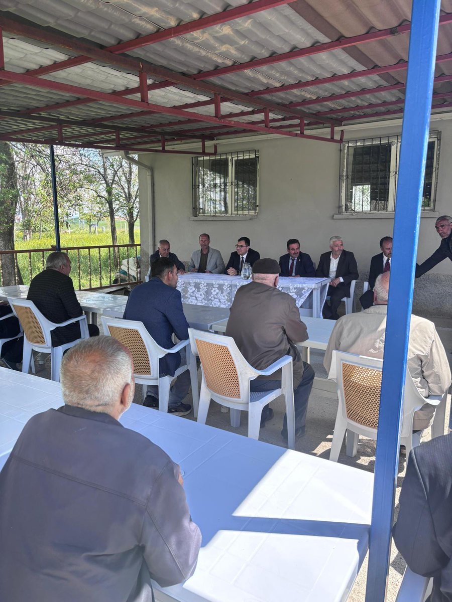 AkcakentK's tweet photo. Kaymakamımız Sayın Mehmet Furkan SUMMAK, İlçe Köylere Hizmet Götürme Birliği Müdürü Hacı Kütük ÖZTÜRK, AKP İl Genel Meclis Üyesi Orhan OK, MHP İl Genel Meclis Üyesi Mehmet GÜNER ile birlikte AYVALI köyünü ziyaret ederek vatandaşlarla sohbet etti. https://t.co/tziSqDsXze