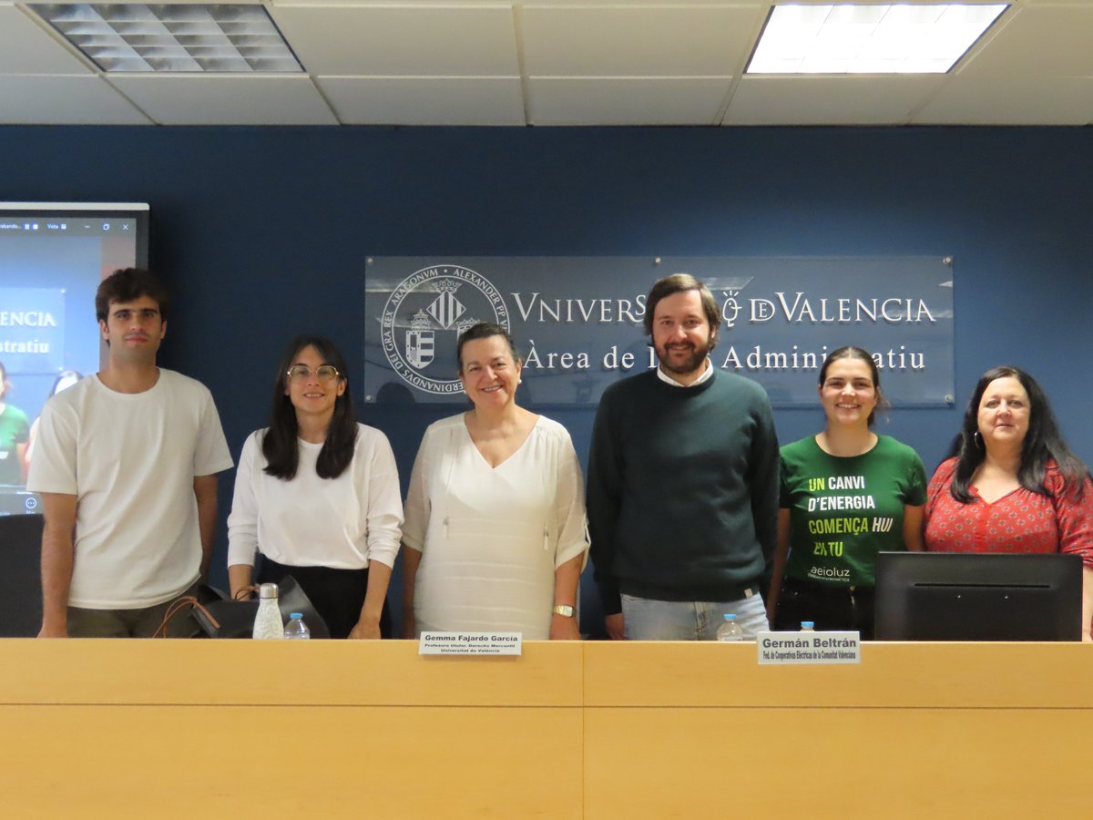 Un placer acompañar al <a href="/iudescoop/">IUDESCOOP</a> en el Seminario sobre #ComunidadesEnergéticas, con algunas de las mejores experiencias: #ENREDCOOP <a href="/ecodes/">ECODES</a> <a href="/UnionRenovables/">Unión Renovables</a> <a href="/aeioLuz/">AeioLuz</a> y #CooperativasEléctricas Com. Valenciana
Una gran forma de satisfacer necesidades múltiples en comunidad 🙌🏽