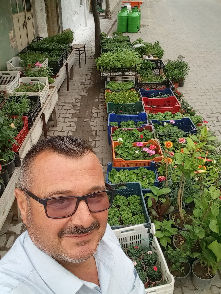 Fide ve çicek işletmesi.