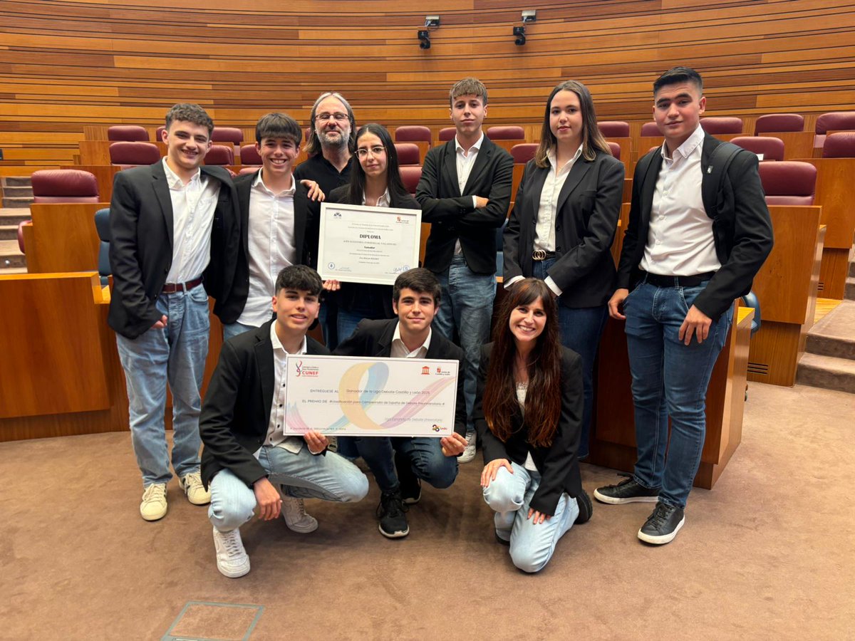 IESAlejandria's tweet photo. ✨💣 Enhorabuena a nuestro equipo de debate que se ha proclamado campeonísimo de la gran final autonómica de la IX edición de #LigaDebate 🗣️ de @educacyl 💣✨ en un igualadísimo debate ante nuestros amigos del IES Gil y Carrasco de Ponferrada 👌
@Dip_Va @TordesillasAyto https://t.co/o82Eh5dGik