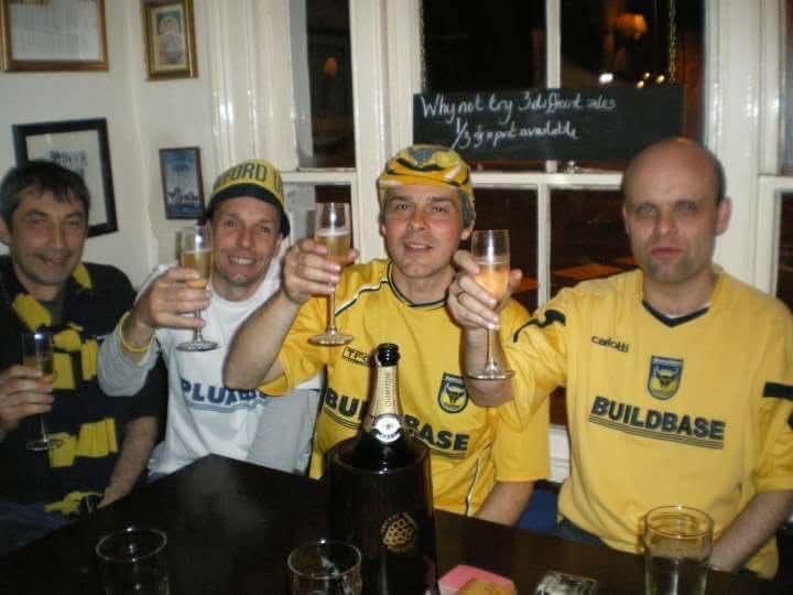 15 years ago today, a perfect day and one of the best in my 45 years supporting #Oufc 
Looking forward to many more days like that 🙂
