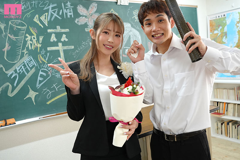 softmarketq's tweet photo. AVメーカー別売上ランキング！『MOODYZ(ムーディーズ)』5月1日～15日　売上ランキング 1位！(大手ソフト流通グループ、アウトビジョン調べ) 気さくで頼れる人気のオンナ教師に三年間狙われ���いた童貞の僕は卒業した瞬間に誘われて３日で３０発抜かれまくった 葵いぶき #ランキング #MOODYZ #葵いぶき https://t.co/g5bT2ovt1Y