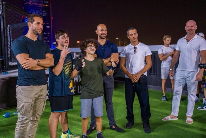 DailyMorpheous's tweet photo. Tate is unlike any other influencer who kids watch he actually benefits the youth unlike most streamers who just sell children sugary drinks or promote onlyfans and gambling Tate teaches young men to be God fearing, hard working charismatic, in shape and much more this is why he is a hero to people because when your a fan of Tate your life  will improve it’s impossible for it to not.
