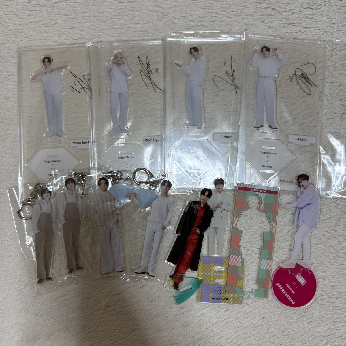 Hwan218B's tweet photo. 🌟treasure グッズ 買取🌟

買取希望の方いませんか！！
いれば明日さいたまスーパーアリーナ現地に持っていくので連絡ください🥹
グッズ整理したいのでお安くできます！！

#Treasure交換 #Treasure譲 #treasure買取 https://t.co/e48XEsAbSd
