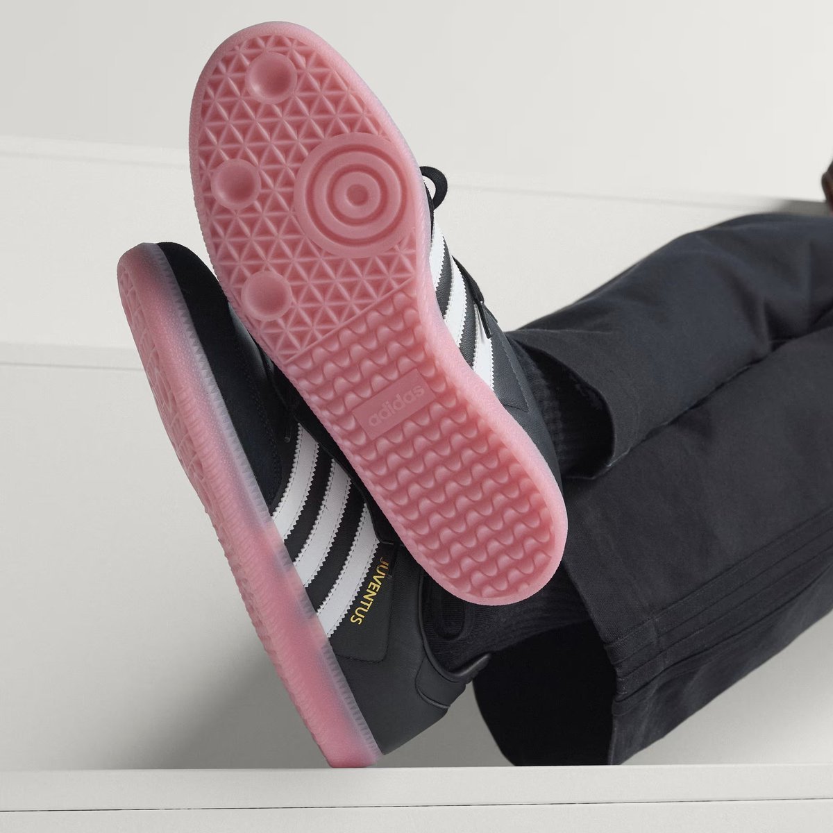 Juventus × adidas Originals SAMBA “2025-2026/Black/Pink