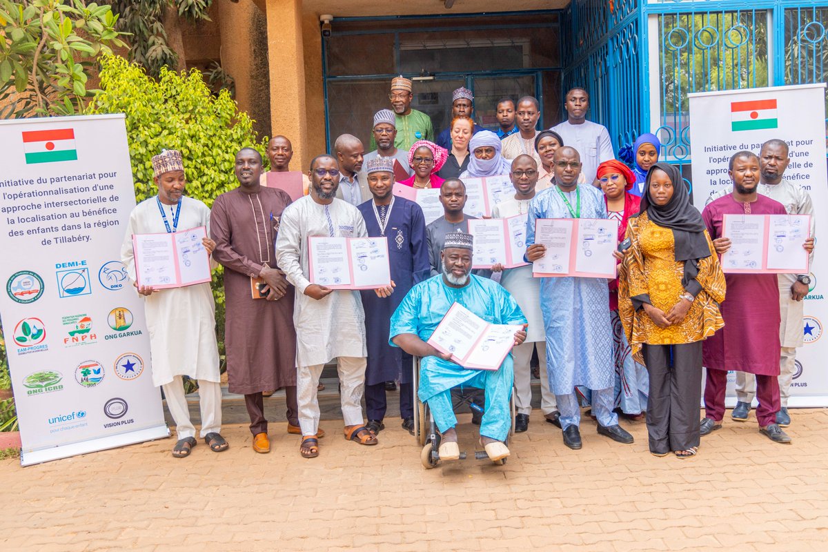 L’UNICEF et 10 ONG locales signent un Protocole d’Accord pour renforcer l’action humanitaire à #Tillabéry.
En appui aux efforts du gouvernement 🇳🇪, ce partenariat vise à garantir un accès durable aux services pour les enfants ainsi que pour les communautés.