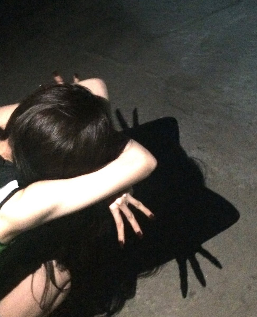 JUNGEUN DOING THE CAT SHADOW TREND 😭🫳