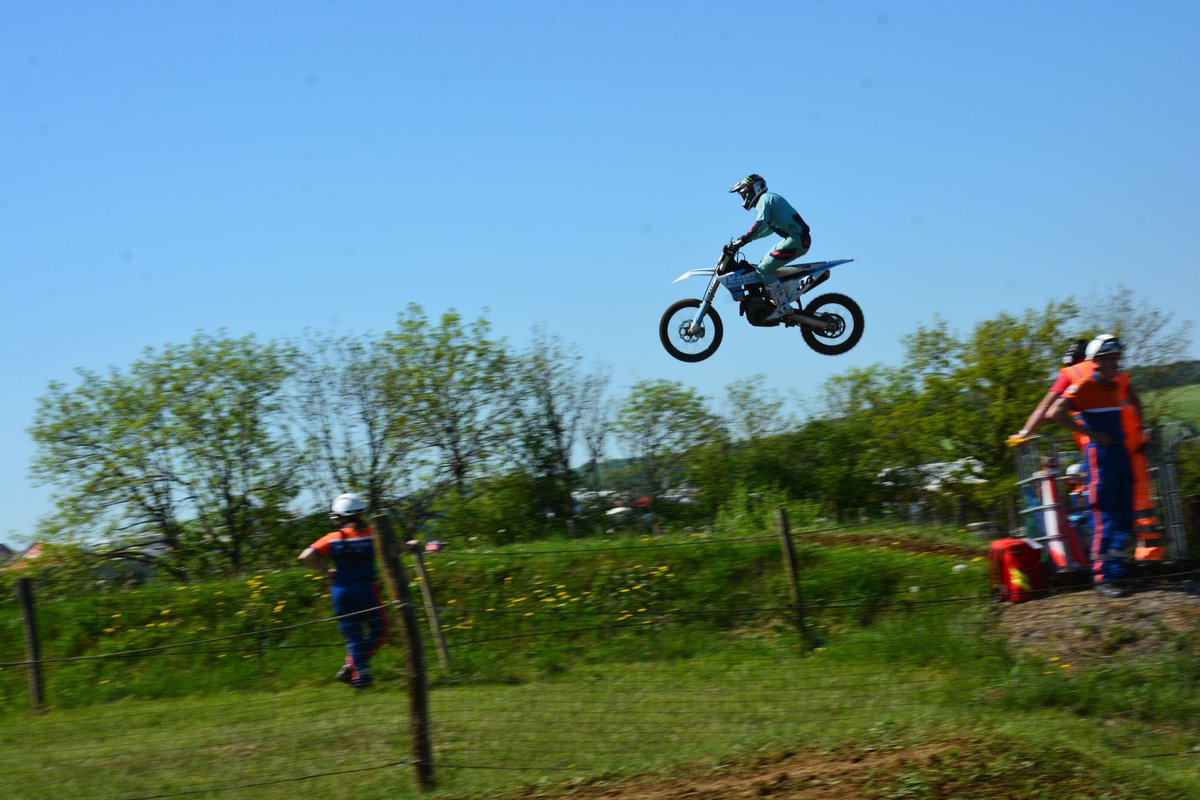 ambulancessmet's tweet photo. Les AMBULANCES SMET et les équipes de SMET SECOURS étaient présentes au motocross de Poulangy ce 1er mai.

https://t.co/rOzWwizhFZ

#GROUPESMETSECOURSETSERVICES #AMBULANCESSMET https://t.co/qKXDJtcBYY