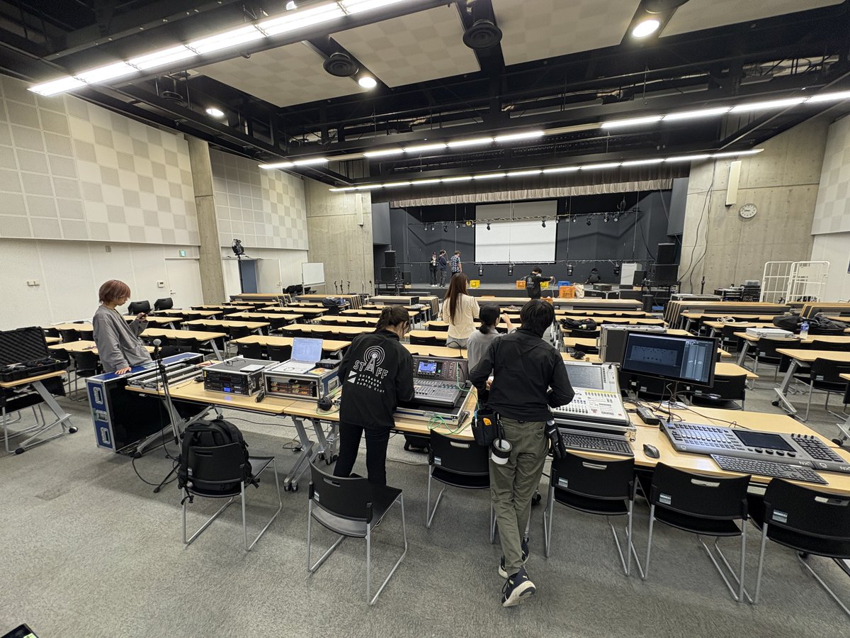 【絶賛設営中】
今週日曜日は大宮キャンパスにて大宮祭が執り行われます！！
我々はサブステージ(斎藤記念館)の音響・照明を担当いたします。よろしくお願いいたします🙇