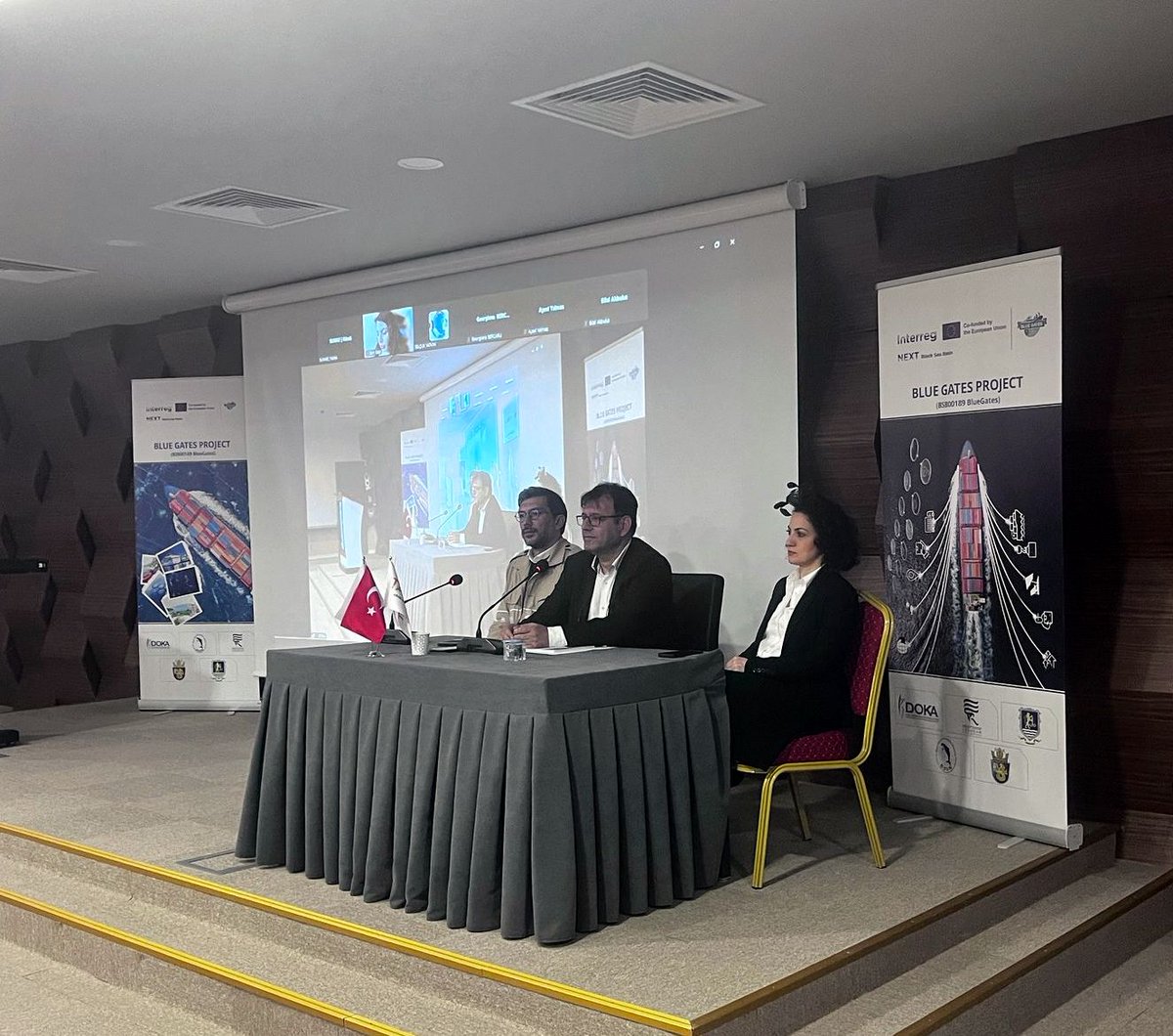 AjansDoka's tweet photo. Interreg NEXT Karadeniz Havzası Sınır Ötesi İşbirliği Programı kapsamında desteklenen Blue Gates Projesi Çalıştayı'nın üçüncü gününde, sürdürülebilir su ürünleri yetiştiriciliği ve mavi ekonomi alanlarında yenilikçi yaklaşımlar ele alındı. https://t.co/rstfAewWF4