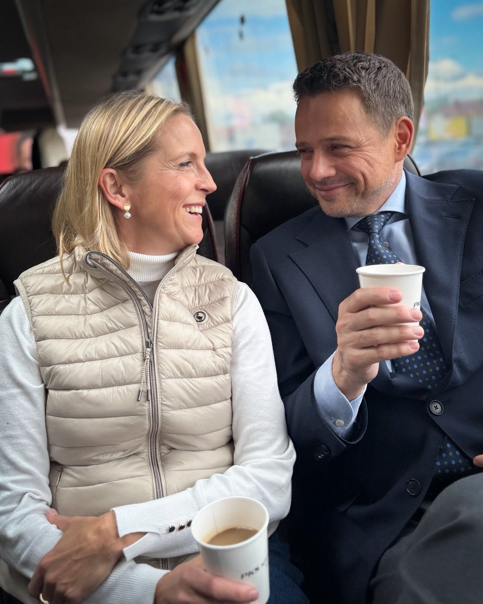 Jest moc, jest energia, ale kawa nie zaszkodzi :)

Ostatnia prosta przed ciszą wyborczą, ostatnie godziny kampanii przed pierwszą turą. Nie marnujemy ani chwili! 

Z kim się widzimy na trasie? ☺️

#Trzaskowski2025 #WygraCałaPolska