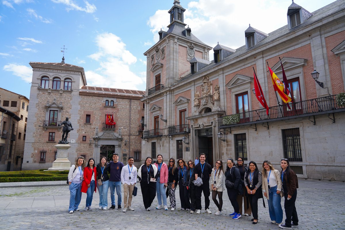 EUDEbusiness's tweet photo. El Grupo 3 del #PDDI ya vive su experiencia en Madrid. Ruta cultural por el centro histórico y visita a La Liga ⚽️ marcan una semana llena de formación, networking y visión global. 

#EUDE #FormaciónDirectiva #ExperienciaEUDE https://t.co/hMg7JDzdaa