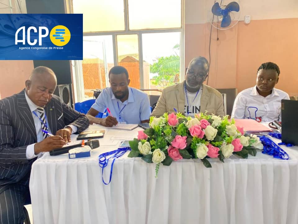 acprdcongo's tweet photo. #RDC : les laïcs protestants ont été exhortés vendredi à s'engager activement dans le secteur agricole afin de contribuer au développement économique de la République démocratique du Congo, par le président national du Ministère des laïcs protestants (#Milapro), dans son exposé lors d'un panel animé à la deuxième journée du congrès provincial des laïcs protestants du Kongo Central, qui se tient depuis jeudi à #Matadi, dans le Sud-ouest du pays. "L'argent ne se trouve pas seulement dans les mines. Aujourd'hui, une tonne de cacao se vend à plus de 12.000 dollars, tandis que celle du cobalt est à environ 9.000 dollars", a déclaré Norbert Basengezi, président national du Milapro, reconnaissant le potentiel économique du secteur agricole.
Découvrez d'autres informations sur notre site web : https://t.co/tGEWJ2Bgzn