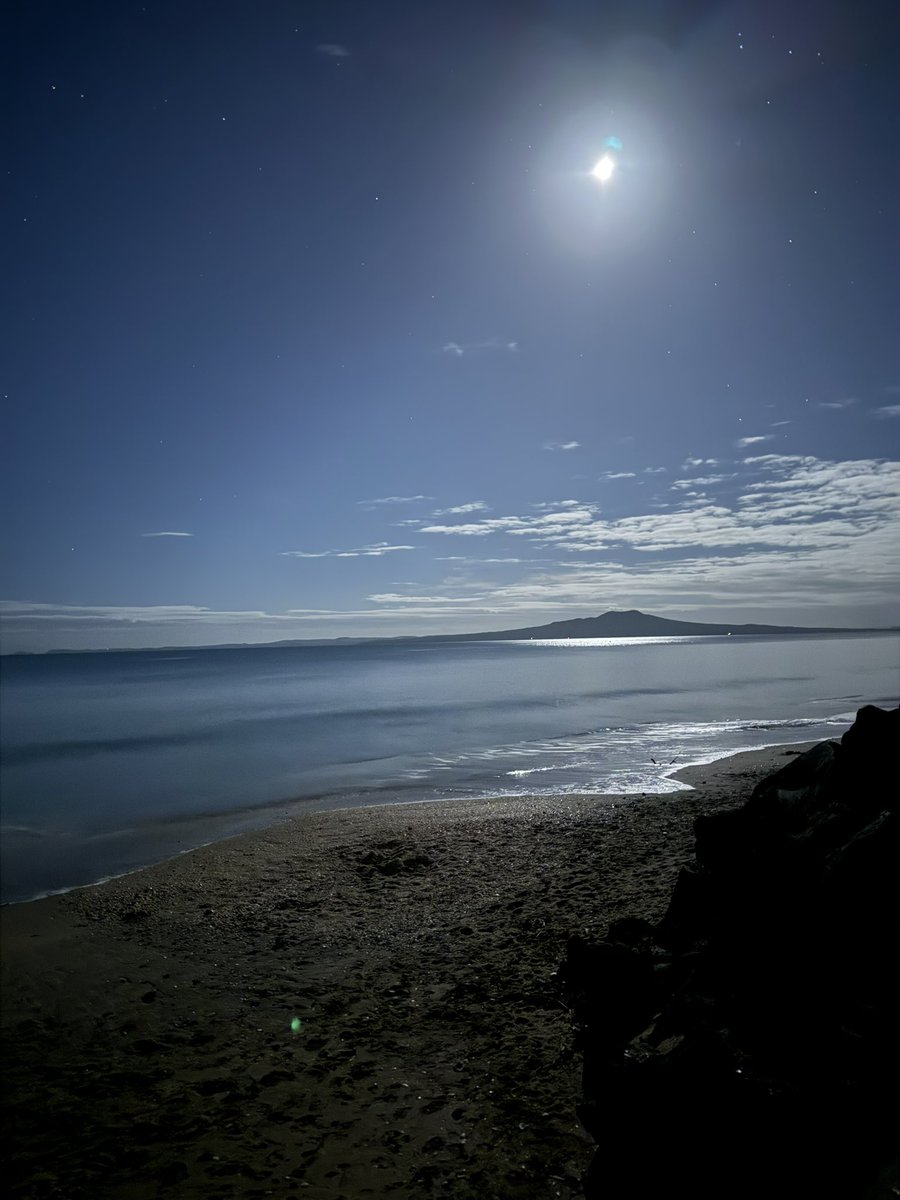 现实一片漆黑 只有听得到的海