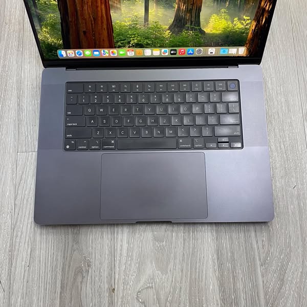 yetustores's tweet image. 2023 MacBook Pro M3 Pro 16” 12-Core CPU 18-Core GPU 18GB 512GB SSD - Open Box at KES. 237,999/-

CYCLE COUNT…(42)
BATTERY CAPACITY (100%)

Call 0us on 0710877562
SHOP ON yetustores.com
#laptops #apple #applem3pro #macos #ios