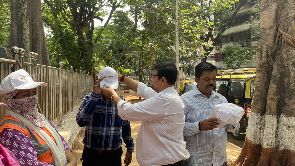 NehalShahBJP's tweet photo. Distributed caps to our dedicated F-North Ward SWM staff at the SWM Chowky, Hindu Colony, Dadar, along with Ward President Shri @savla_hiral and Team BJP Ward 177. 🧢

A small token of appreciation for their tireless efforts in keeping our surroundings clean. 🙏
 #SwachhBharat #Ward177 #BJPSeva
