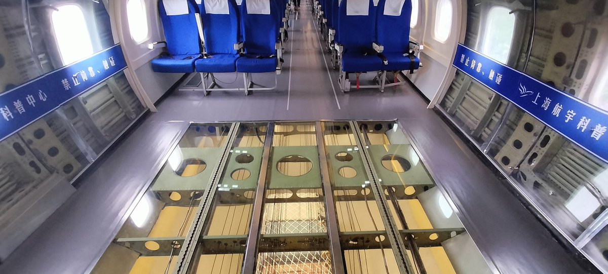 oitascience's tweet photo. 上海航空科普中心

中国　上海にある航空機特化型博物館です

共産圏を感じさせるデザインの旧型戦闘機の展示から始まり、中国産旅客機の中に入れたり最新の装置による操縦体験など、展示は幅広い年代を意識して作られていました https://t.co/1dmTdp8hYp